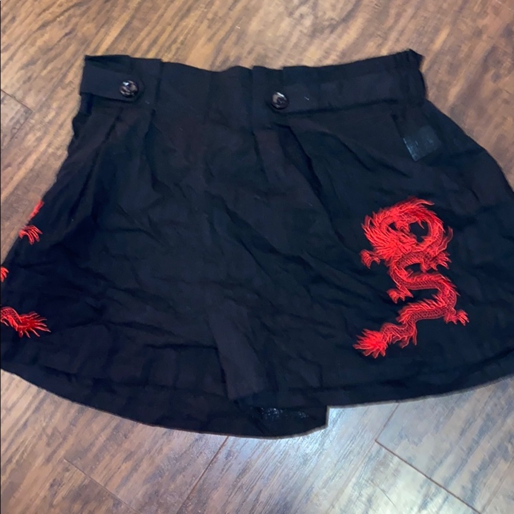 Black dragon detail shorts 1XL